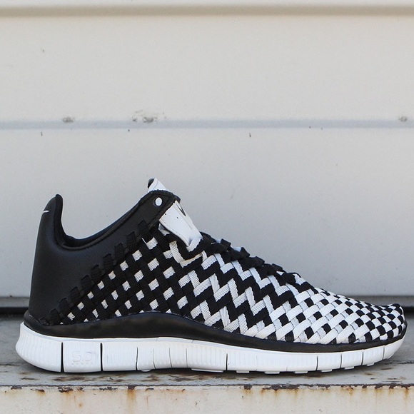 nike inneva woven black